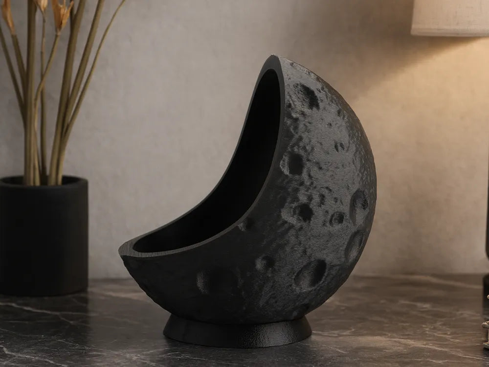 Lunar Eclipse Moon Planter – Black Moon Decor 🌑🖤✨