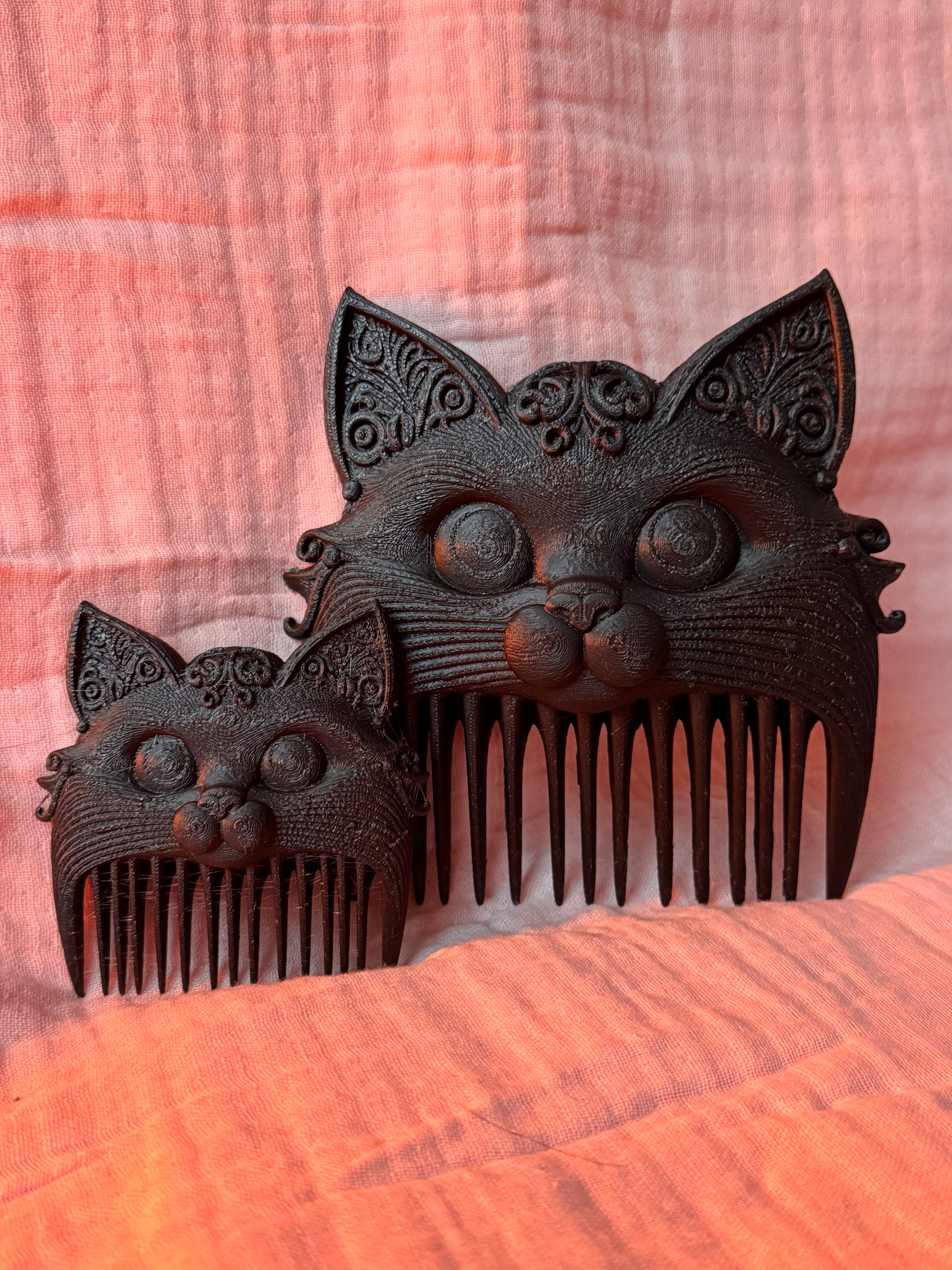 Whimsical Cat Comb M 🐱